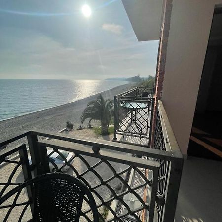 Leon Beach Hotel New Athos Экстерьер фото