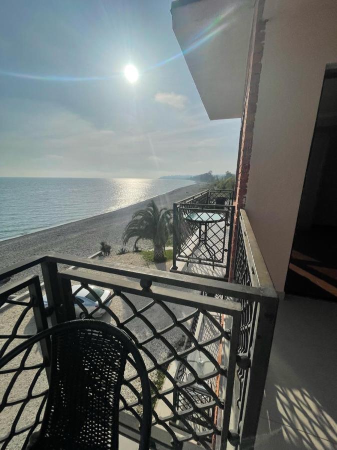 Leon Beach Hotel New Athos Экстерьер фото