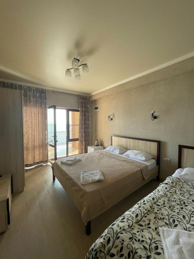 Leon Beach Hotel New Athos Экстерьер фото